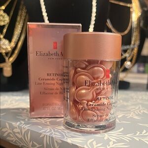Elizabeth Arden Retinol Ceramide Capsules. Line erasing night serum